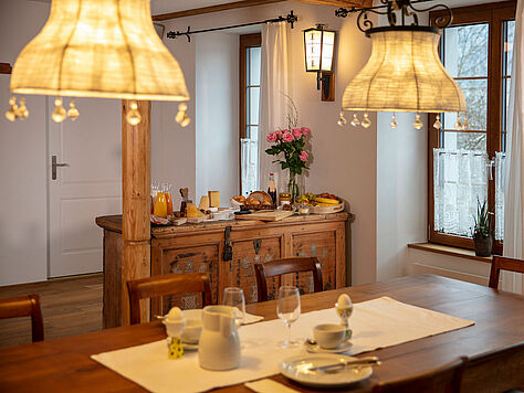 Frühstück mit regionalen Thaler Produkten im Hotel garni Baders Gasthaus Krone, Laupersdorf, Naturpark Thal 